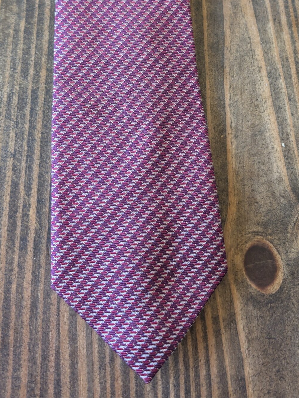 Nautica Men's Magenta and Gold Textured Pattern Silk Tie 57"L X 4" W